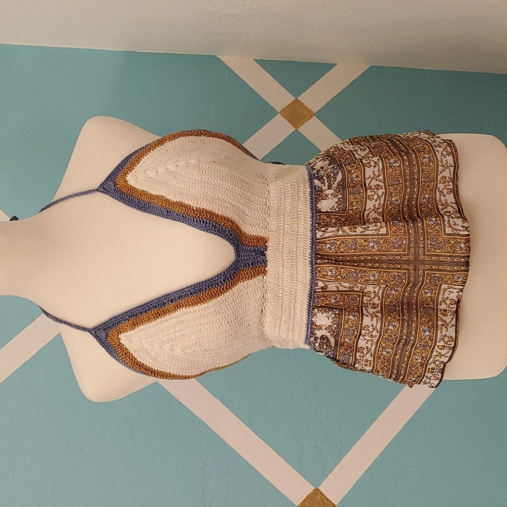 American Eagle Pastel Blue Cream GoldKnit Halter Top Beautiful knit fabric print